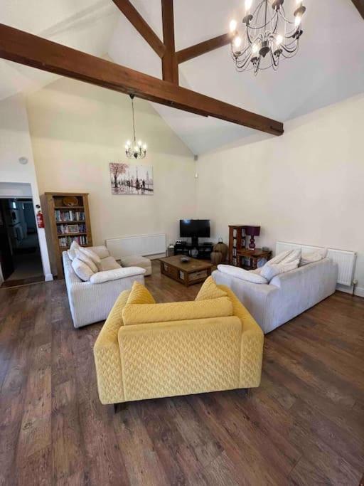 The Old Hay Barn - Games Room, Gym, Sleeps 8 Godmanchester ภายนอก รูปภาพ