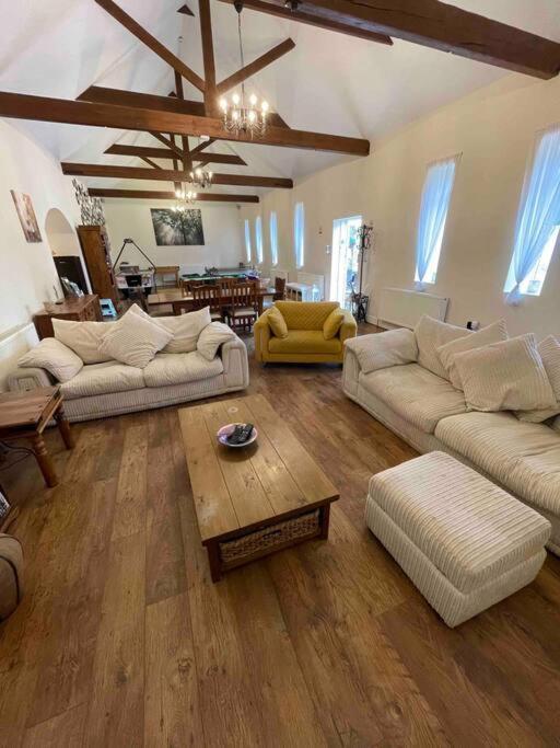 The Old Hay Barn - Games Room, Gym, Sleeps 8 Godmanchester ภายนอก รูปภาพ