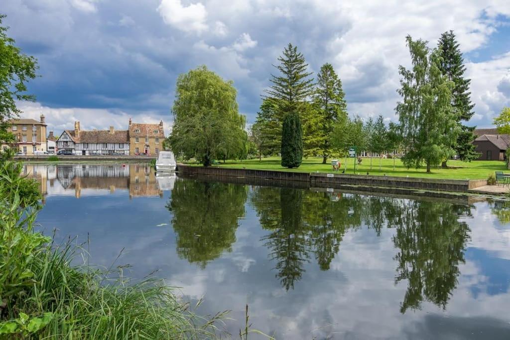 The Old Hay Barn - Games Room, Gym, Sleeps 8 Godmanchester ภายนอก รูปภาพ